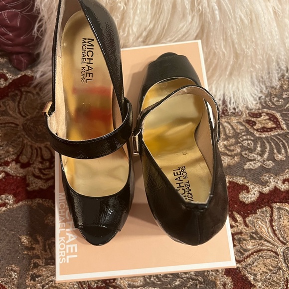 Michael Kors Black Patent Leather Block Heel Peep Toe Mary Jane . Size 7 - Picture 5 of 16